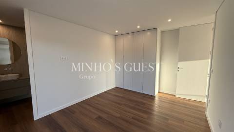 Apartamento T3 c/ Varandas Amplas e Cobertas - Ferreiros, Braga