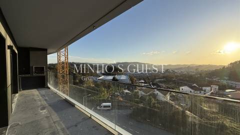 Apartamento T3 c/ Varandas Amplas e Cobertas - Ferreiros, Braga