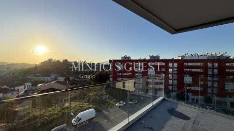 Apartamento T3 c/ Varandas Amplas e Cobertas - Ferreiros, Braga