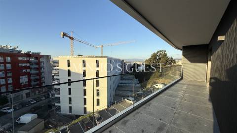 Apartamento T3 c/ Varandas Amplas e Cobertas - Ferreiros, Braga