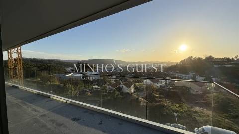 Apartamento T3 c/ Varandas Amplas e Cobertas - Ferreiros, Braga