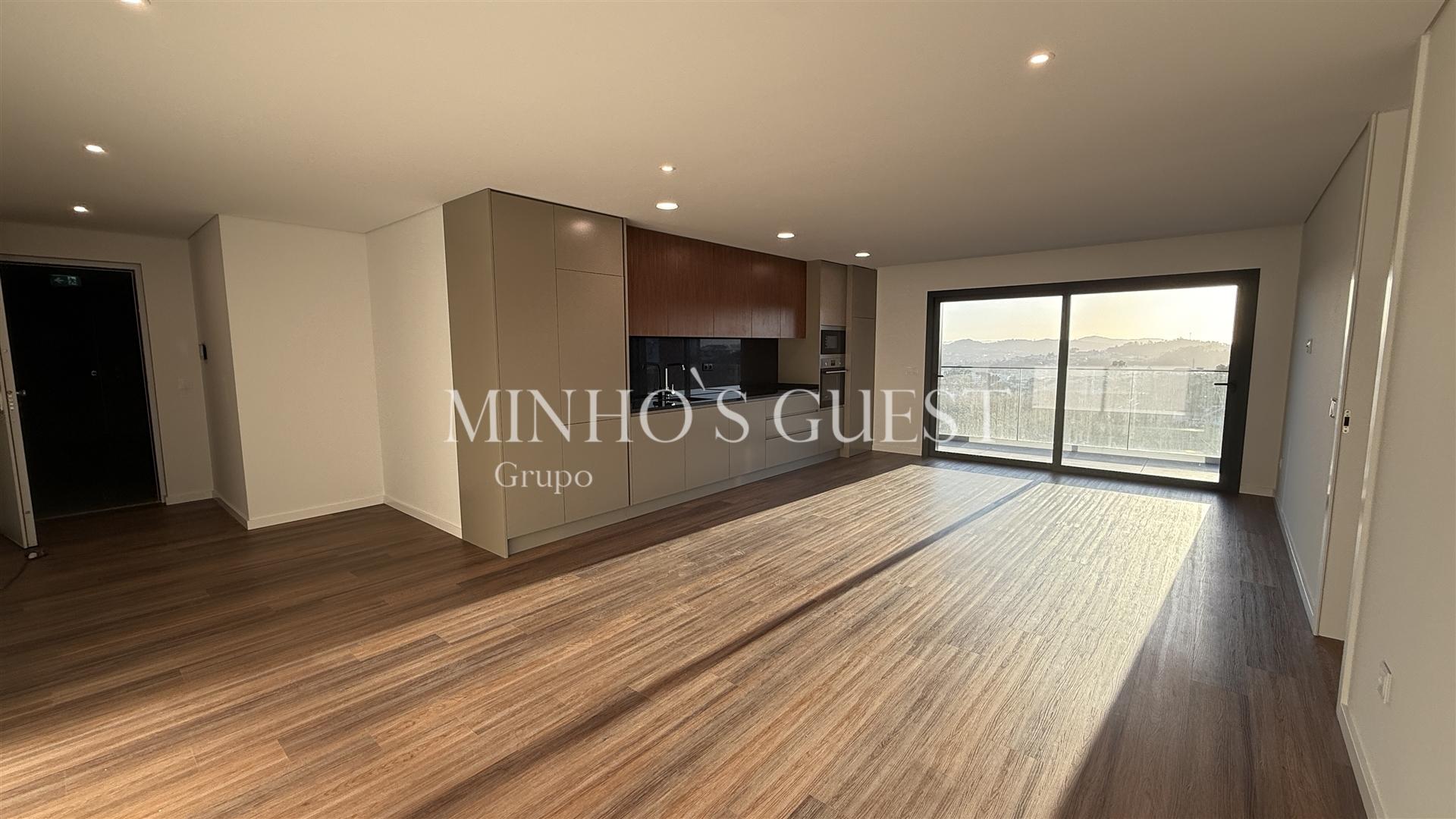 Apartamento T3 c/ Varandas Amplas e Cobertas - Ferreiros, Braga