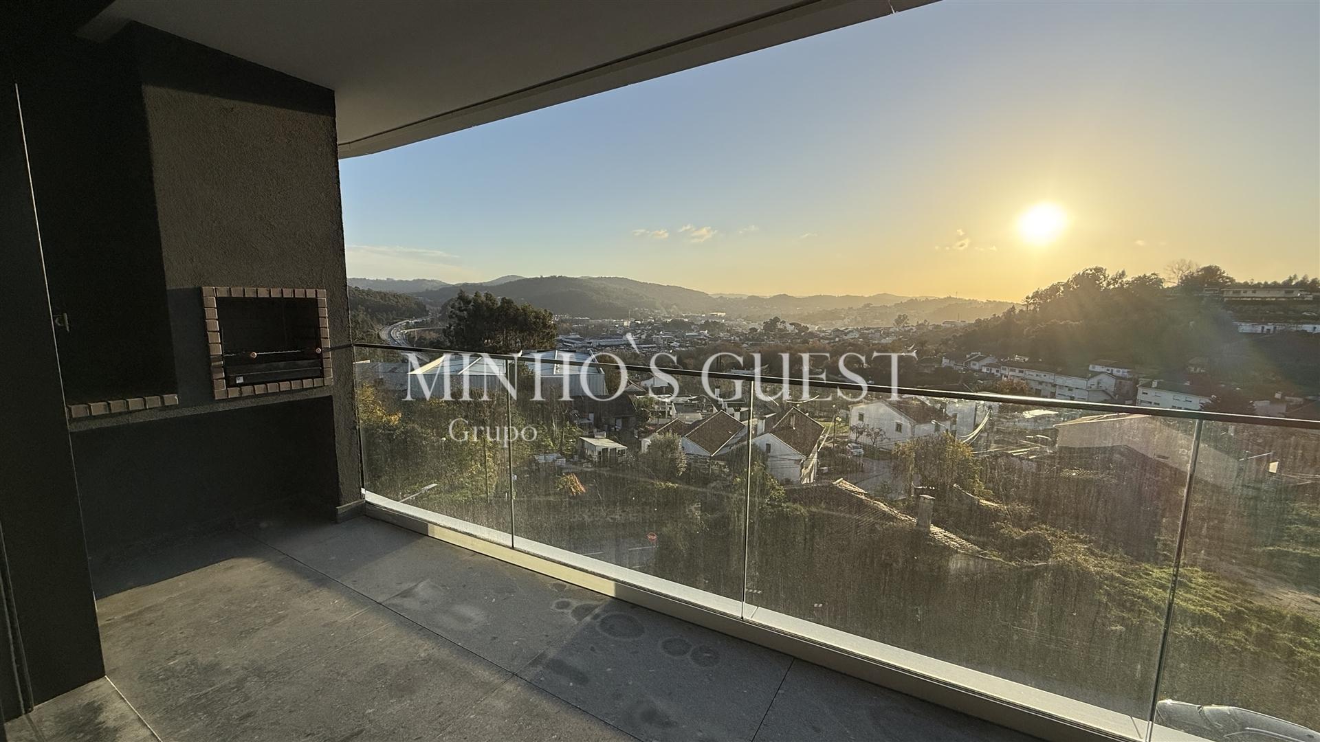 Apartamento T3 c/ Varandas Amplas e Cobertas - Ferreiros, Braga