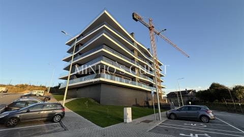 Apartamento T3 c/ Varandas Amplas e Cobertas - Ferreiros, Braga