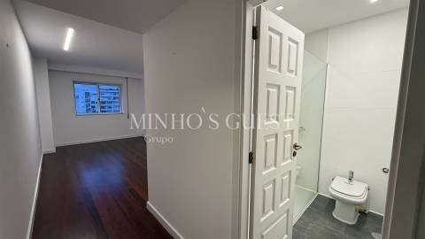 Apartamento T3 (7º andar) c/ 2 elevadores e garagem fechada - Rodovia, Braga