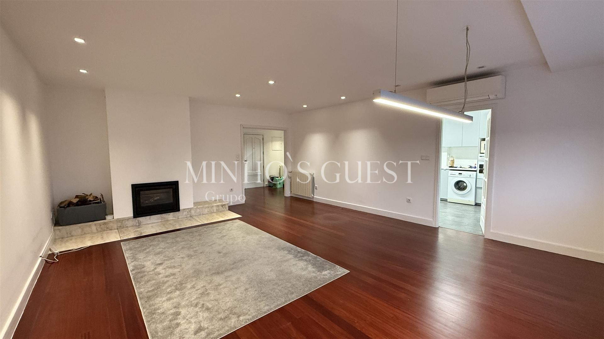 Apartamento T3 (7º andar) c/ 2 elevadores e garagem fechada - Rodovia, Braga