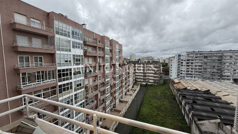 Apartamento T3 (7º andar) c/ 2 elevadores e garagem fechada - Rodovia, Braga