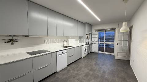 Apartamento T3 (7º andar) c/ 2 elevadores e garagem fechada - Rodovia, Braga