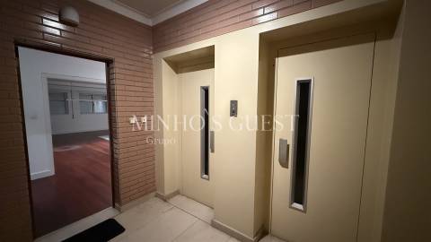 Apartamento T3 (7º andar) c/ 2 elevadores e garagem fechada - Rodovia, Braga