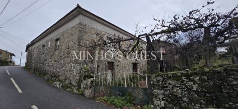 Moradia V2 p/restauro c/ 900m2 de Terreno - Codeçal, Vila Verde