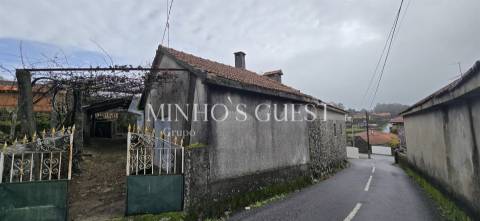 Moradia V2 p/restauro c/ 900m2 de Terreno - Codeçal, Vila Verde