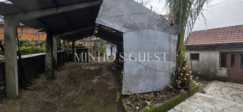 Moradia V2 p/restauro c/ 900m2 de Terreno - Codeçal, Vila Verde