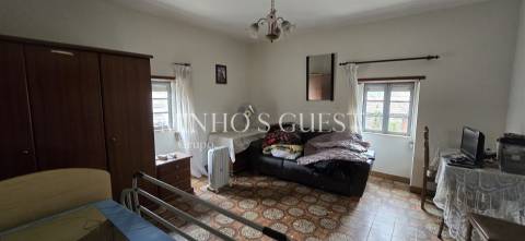 Moradia V2 p/restauro c/ 900m2 de Terreno - Codeçal, Vila Verde