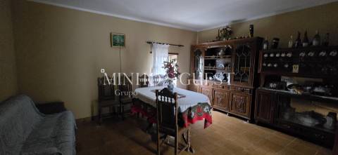 Moradia V2 p/restauro c/ 900m2 de Terreno - Codeçal, Vila Verde