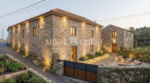 Moradia V2 p/restauro c/ 900m2 de Terreno - Codeçal, Vila Verde