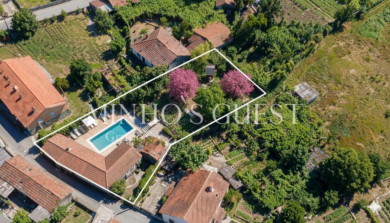 Moradia V2 p/restauro c/ 900m2 de Terreno - Codeçal, Vila Verde