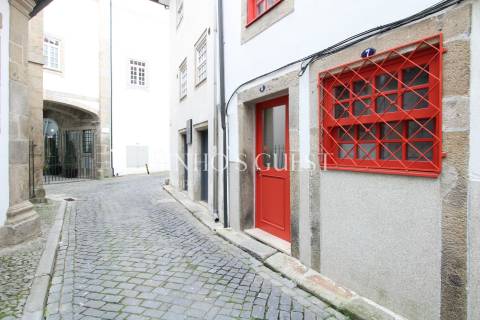 Apartamento T1 C/ Terraço e Piscina Privativa no Centro Histórico de Braga.