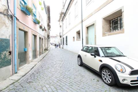 Apartamento T1 C/ Terraço e Piscina Privativa no Centro Histórico de Braga.