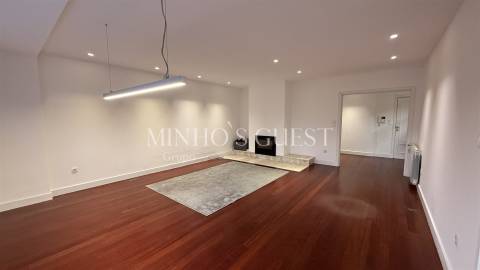 Apartamento T3 (7º andar) c/ 2 elevadores e garagem fechada - Rodovia, Braga