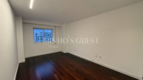 Apartamento T3 (7º andar) c/ 2 elevadores e garagem fechada - Rodovia, Braga