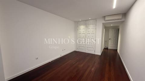 Apartamento T3 (7º andar) c/ 2 elevadores e garagem fechada - Rodovia, Braga