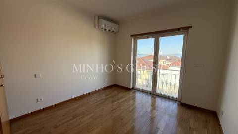 Moradia T3 c/ Garagem, AC e Logradouro pronta a habitar - São Vicente, Braga