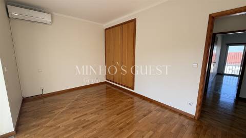 Moradia T3 c/ Garagem, AC e Logradouro pronta a habitar - São Vicente, Braga