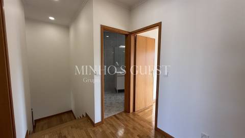 Moradia T3 c/ Garagem, AC e Logradouro pronta a habitar - São Vicente, Braga