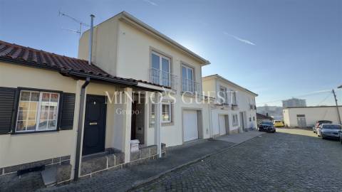 Moradia T3 c/ Garagem, AC e Logradouro pronta a habitar - São Vicente, Braga