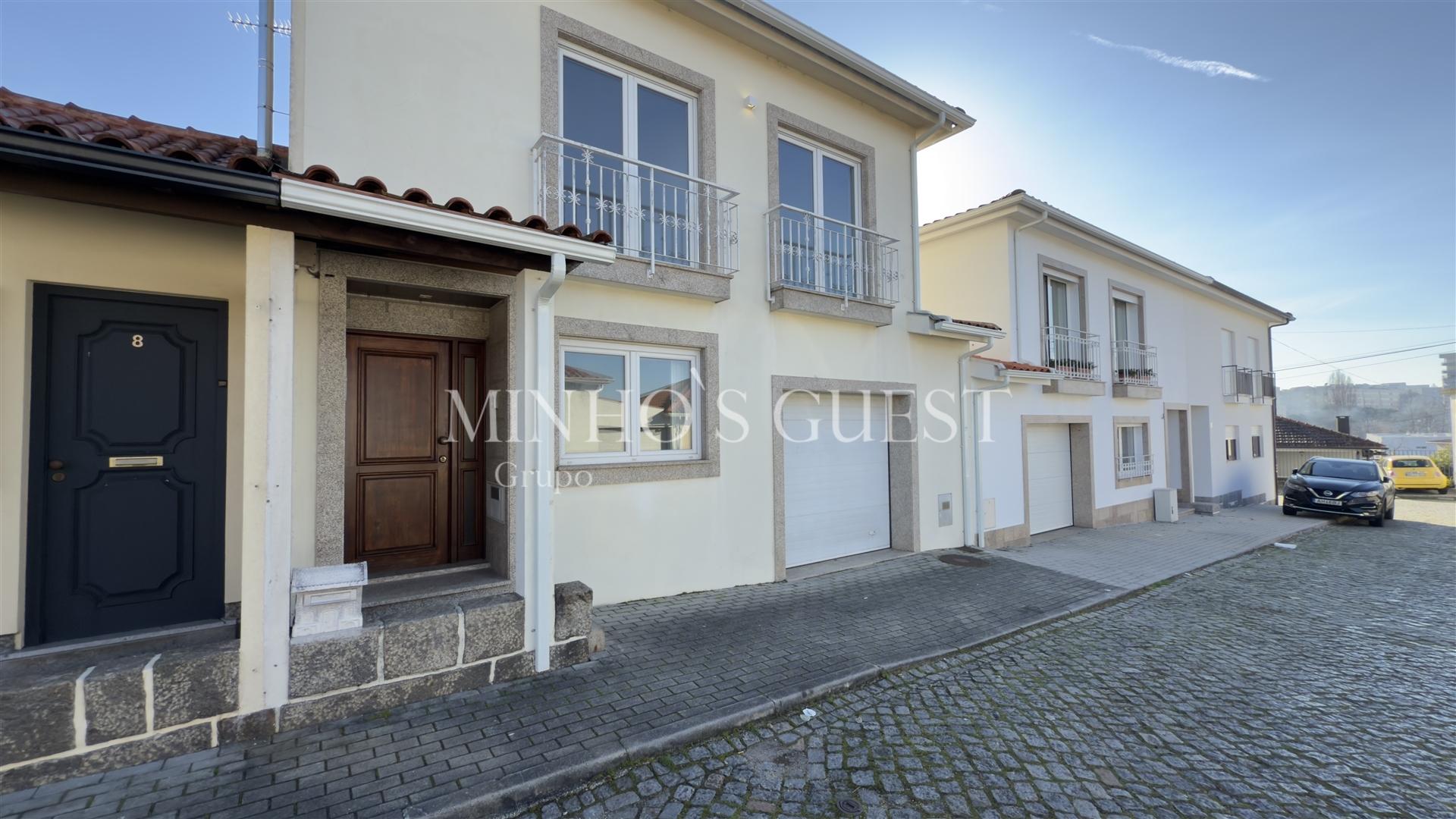 Moradia T3 c/ Garagem, AC e Logradouro pronta a habitar - São Vicente, Braga