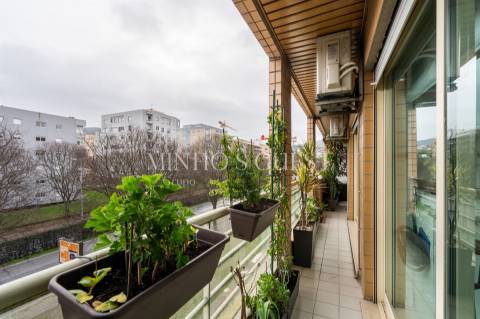 Apartamento T3 c/ varanda, AC e Garagem Fechada - São Vítor, Braga