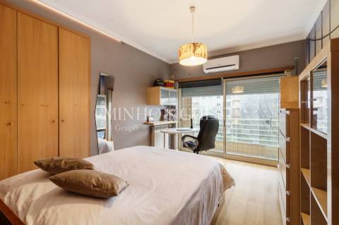 Apartamento T3 c/ varanda, AC e Garagem Fechada - São Vítor, Braga