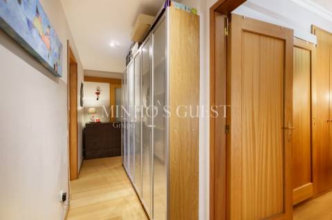 Apartamento T3 c/ varanda, AC e Garagem Fechada - São Vítor, Braga