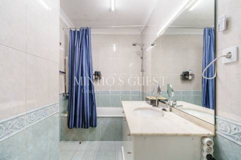 Apartamento T3 c/ varanda, AC e Garagem Fechada - São Vítor, Braga