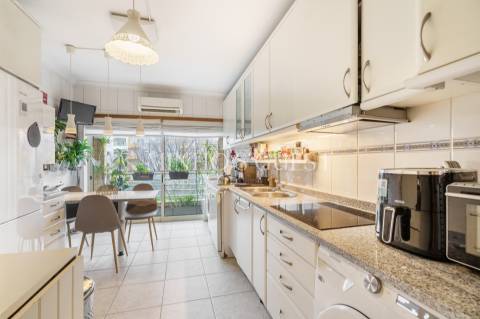 Apartamento T3 c/ varanda, AC e Garagem Fechada - São Vítor, Braga