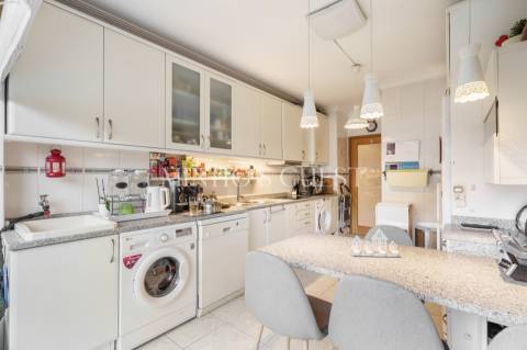 Apartamento T3 c/ varanda, AC e Garagem Fechada - São Vítor, Braga