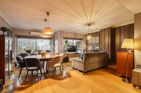 Apartamento T3 c/ varanda, AC e Garagem Fechada - São Vítor, Braga