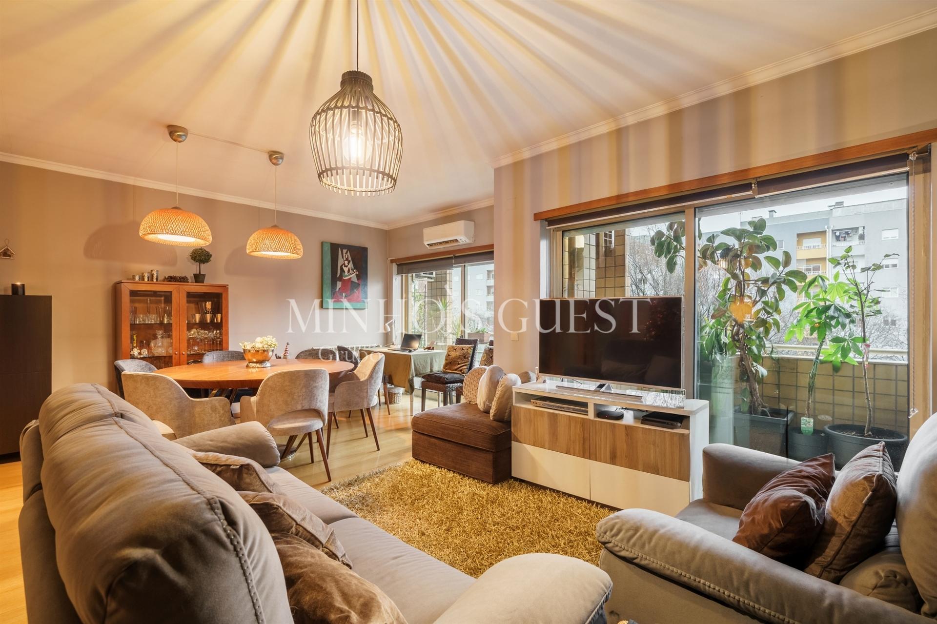 Apartamento T3 c/ varanda, AC e Garagem Fechada - São Vítor, Braga