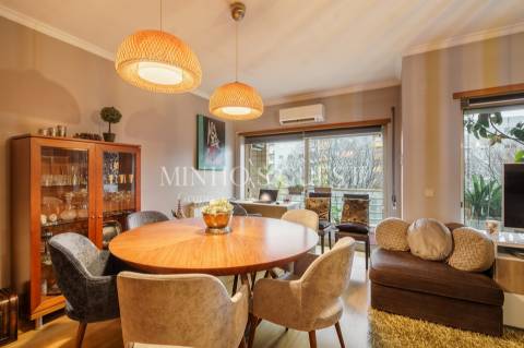 Apartamento T3 c/ varanda, AC e Garagem Fechada - São Vítor, Braga