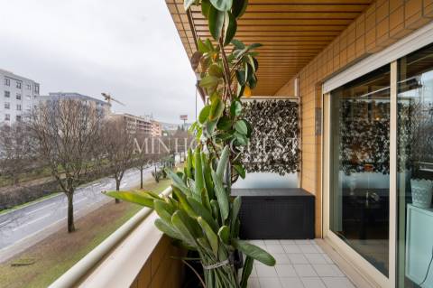 Apartamento T3 c/ varanda, AC e Garagem Fechada - São Vítor, Braga