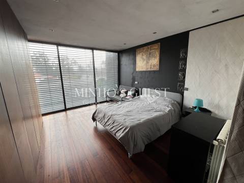 Moradia V4 Brutalista em Joane c/ Logradouro e Garagem