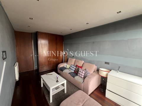 Moradia V4 Brutalista em Joane c/ Logradouro e Garagem