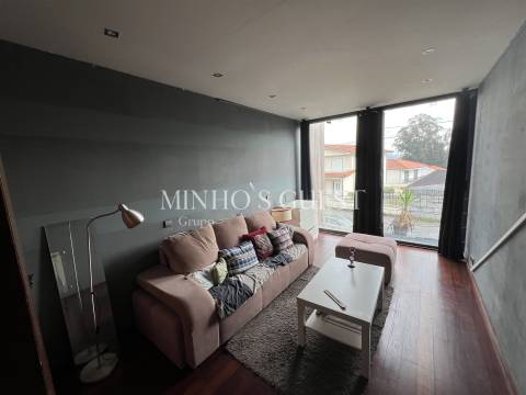 Moradia V4 Brutalista em Joane c/ Logradouro e Garagem