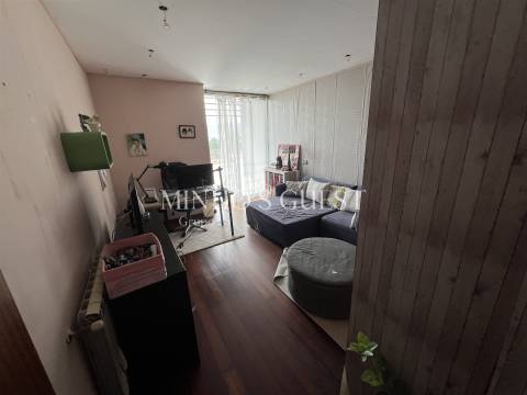 Moradia V4 Brutalista em Joane c/ Logradouro e Garagem