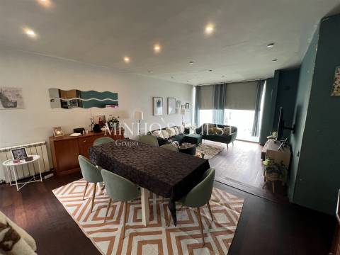 Moradia V4 Brutalista em Joane c/ Logradouro e Garagem