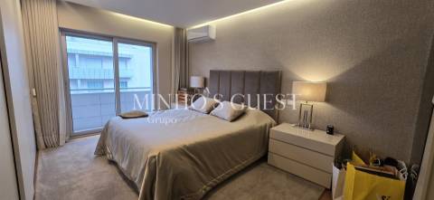 Apartamento T3 de Charme c/ varandas, AC e Garagem Fechada - Fraião, Braga