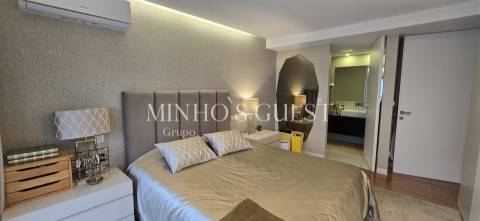 Apartamento T3 de Charme c/ varandas, AC e Garagem Fechada - Fraião, Braga