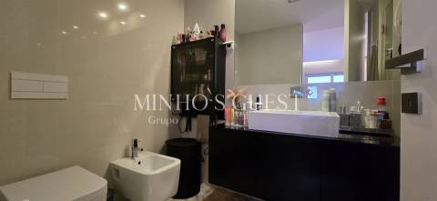 Apartamento T3 de Charme c/ varandas, AC e Garagem Fechada - Fraião, Braga