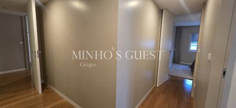 Apartamento T3 de Charme c/ varandas, AC e Garagem Fechada - Fraião, Braga