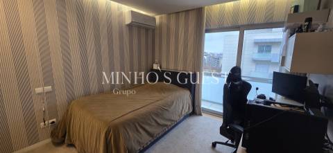 Apartamento T3 de Charme c/ varandas, AC e Garagem Fechada - Fraião, Braga